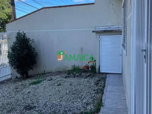 Sobrado 3 quartos e 2 banheiros, para alugar, no bairro Cajuru em Curitiba
