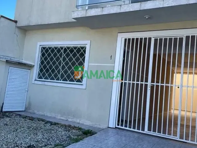 Sobrado 3 quartos e 2 banheiros, para alugar, no bairro Cajuru em Curitiba
