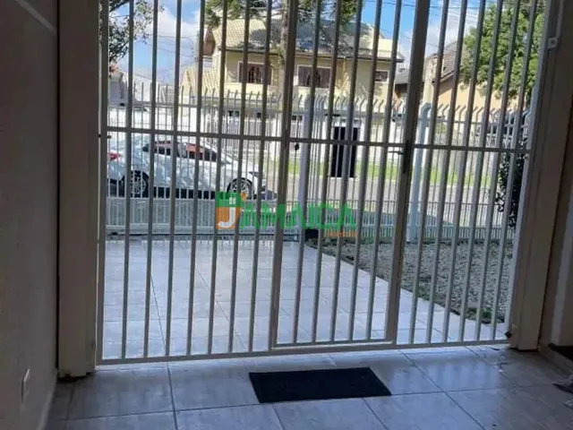 Sobrado 3 quartos e 2 banheiros, para alugar, no bairro Cajuru em Curitiba