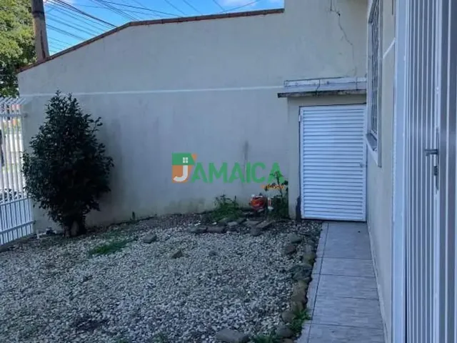 Sobrado 3 quartos e 2 banheiros, para alugar, no bairro Cajuru em Curitiba