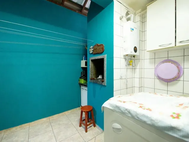 Sobrado com 125m² 3 quartos e 2 banheiros, à venda, no bairro Lindóia em Curitiba