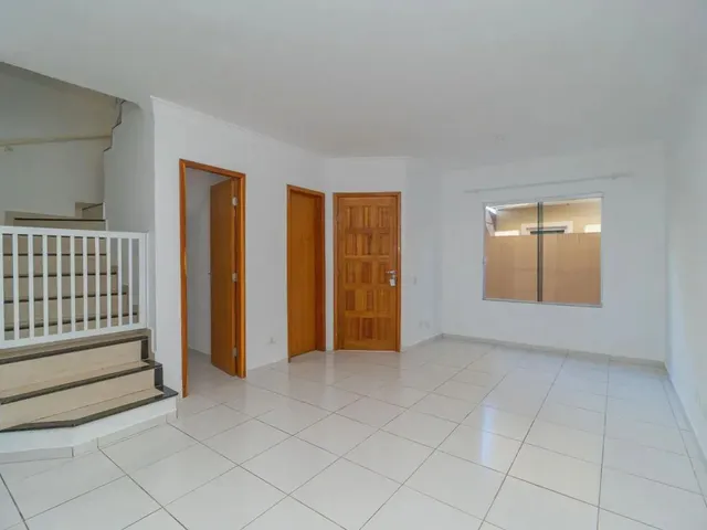 Sobrado 3 quartos e 1 banheiro, para alugar, no bairro Fazendinha em Curitiba