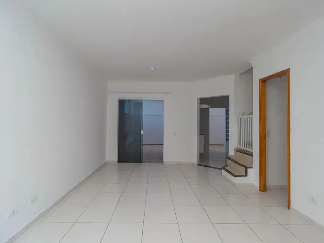 Sobrado 3 quartos e 1 banheiro, para alugar, no bairro Fazendinha em Curitiba