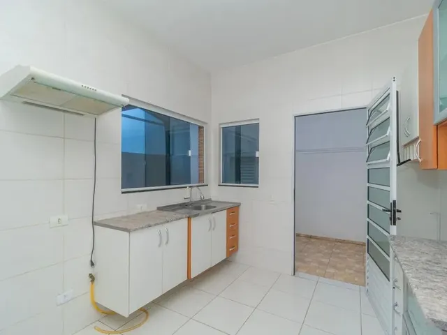 Sobrado 3 quartos e 1 banheiro, para alugar, no bairro Fazendinha em Curitiba