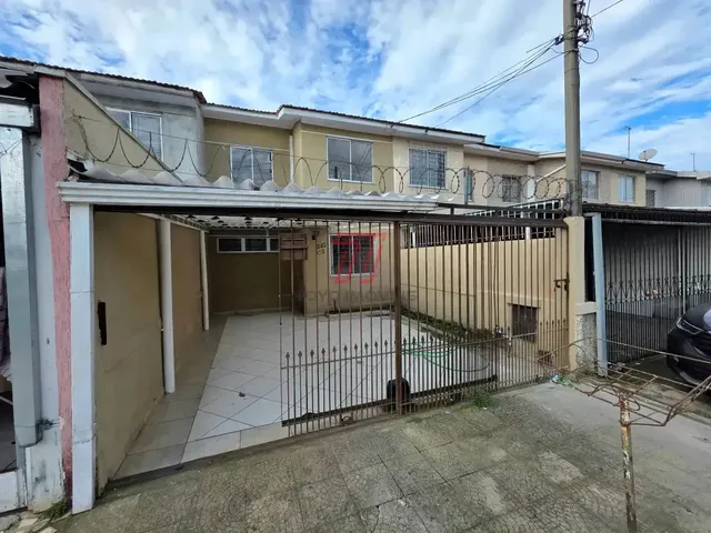 Sobrado 3 quartos e 2 banheiros, para alugar, no bairro Cajuru em Curitiba