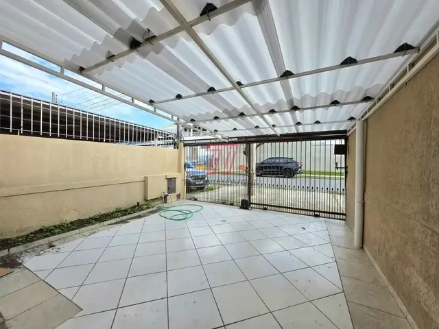Sobrado 3 quartos e 2 banheiros, para alugar, no bairro Cajuru em Curitiba