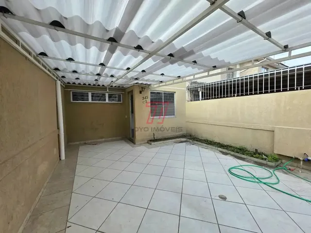 Sobrado 3 quartos e 2 banheiros, para alugar, no bairro Cajuru em Curitiba