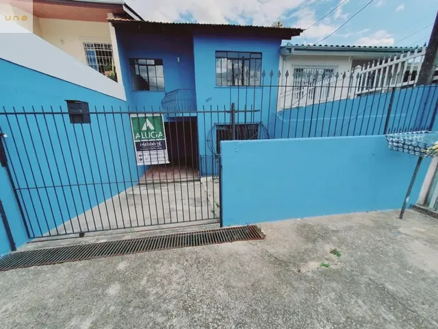 Sobrado 3 quartos e 2 banheiros, para alugar, no bairro Capão Raso em Curitiba