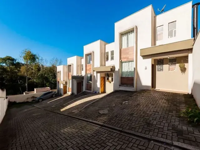 Sobrado com 103m² 3 quartos e 2 banheiros, à venda, no bairro Vista Alegre em Curitiba