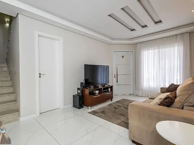Sobrado com 200m² 3 quartos e 2 banheiros, para alugar, no bairro Pinheirinho em Curitiba