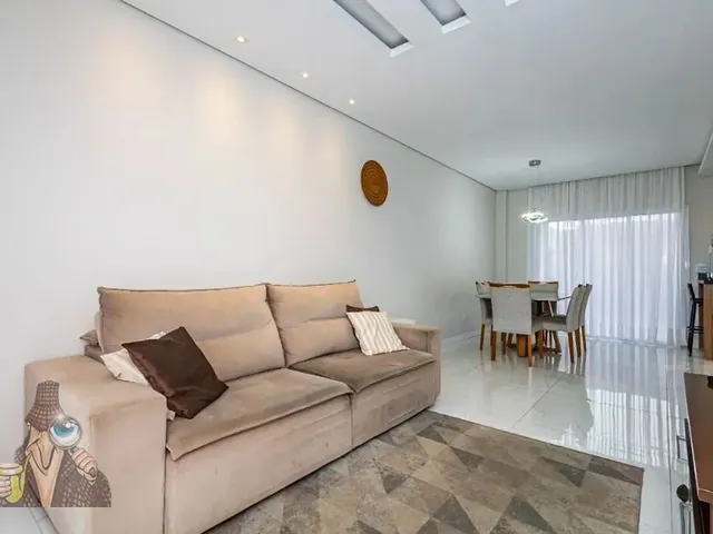 Sobrado com 200m² 3 quartos e 2 banheiros, para alugar, no bairro Pinheirinho em Curitiba