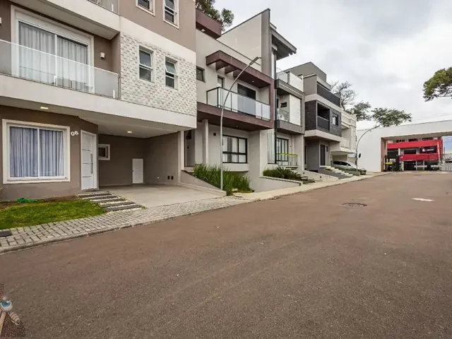 Sobrado com 200m² 3 quartos e 2 banheiros, para alugar, no bairro Pinheirinho em Curitiba