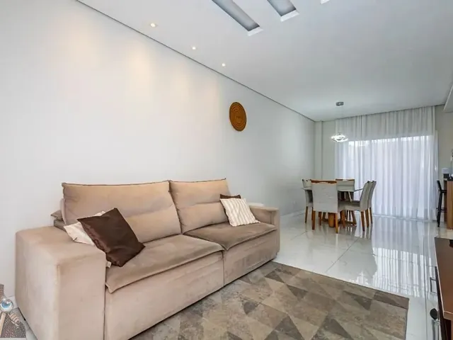 Sobrado com 200m² 3 quartos e 2 banheiros, para alugar, no bairro Pinheirinho em Curitiba