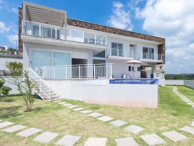 Sobrado com 709m² 4 quartos e 5 banheiros, à venda, no bairro São Paulo II em Cotia