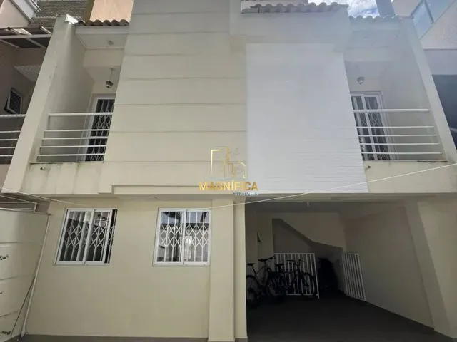 Sobrado 3 quartos e 3 banheiros, à venda, no bairro Bacacheri em Curitiba