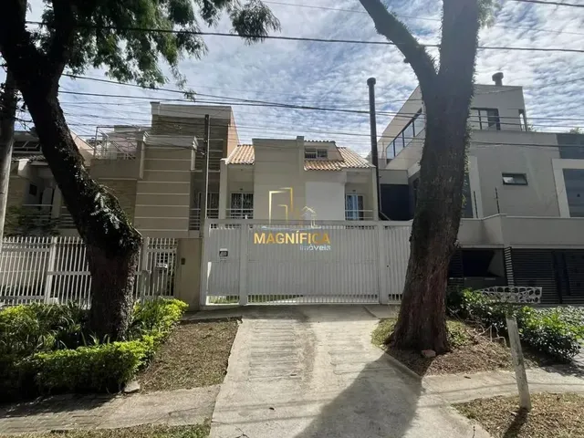 Sobrado 3 quartos e 3 banheiros, à venda, no bairro Bacacheri em Curitiba