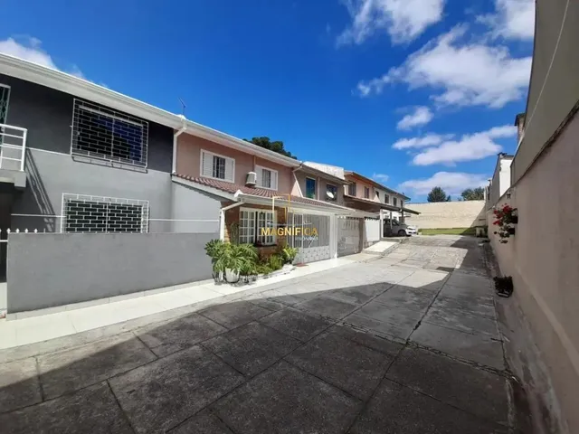 Sobrado 3 quartos e 2 banheiros, à venda, no bairro Boqueirão em Curitiba