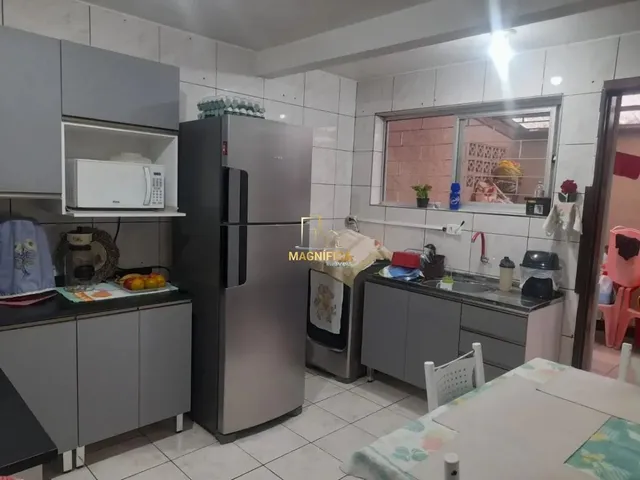 Sobrado 3 quartos e 2 banheiros, à venda, no bairro Boqueirão em Curitiba