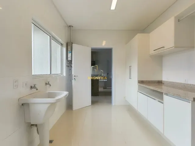 Sobrado com 785m² 4 quartos e 4 banheiros, à venda, no bairro São Braz em Curitiba