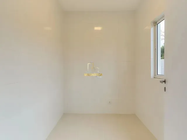 Sobrado com 785m² 4 quartos e 4 banheiros, à venda, no bairro São Braz em Curitiba
