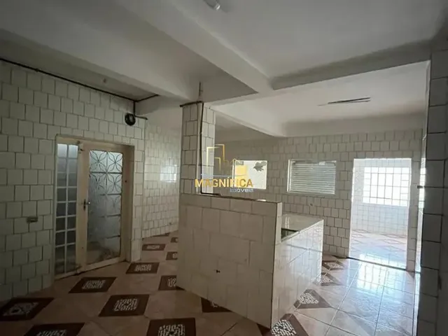 Sobrado 4 quartos e 5 banheiros, à venda, no bairro Sítio Cercado em Curitiba