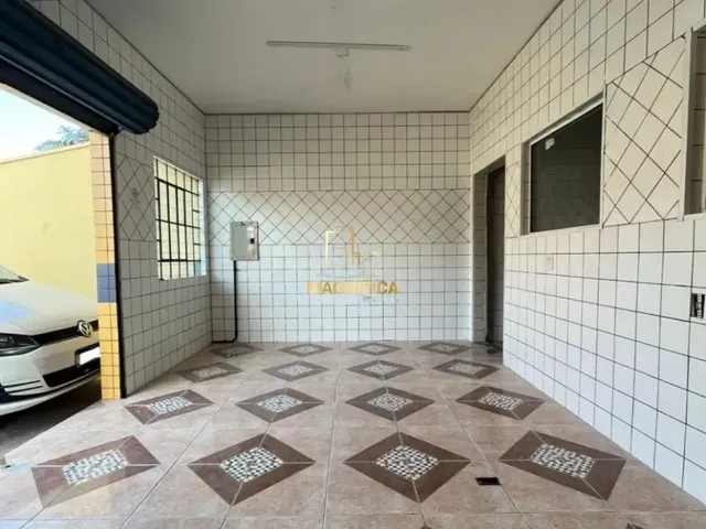 Sobrado 4 quartos e 5 banheiros, à venda, no bairro Sítio Cercado em Curitiba