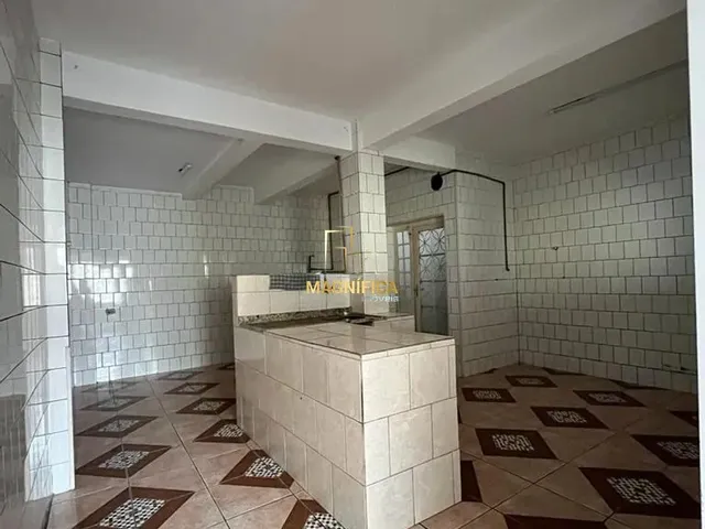 Sobrado 4 quartos e 5 banheiros, à venda, no bairro Sítio Cercado em Curitiba