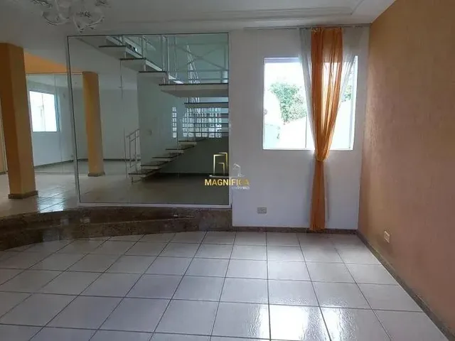 Sobrado 5 quartos e 4 banheiros, à venda, no bairro Jardim das Américas em Curitiba