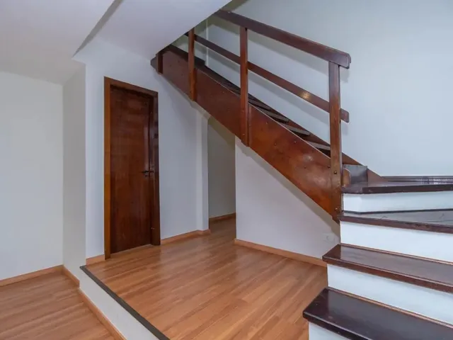 Sobrado 4 quartos e 1 banheiro, para alugar, no bairro Bacacheri em Curitiba