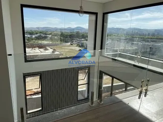 Sobrado com 600m² 4 quartos e 2 banheiros, à venda, no bairro Urbanova em São José dos Campos