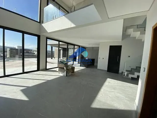 Sobrado com 600m² 4 quartos e 2 banheiros, à venda, no bairro Urbanova em São José dos Campos