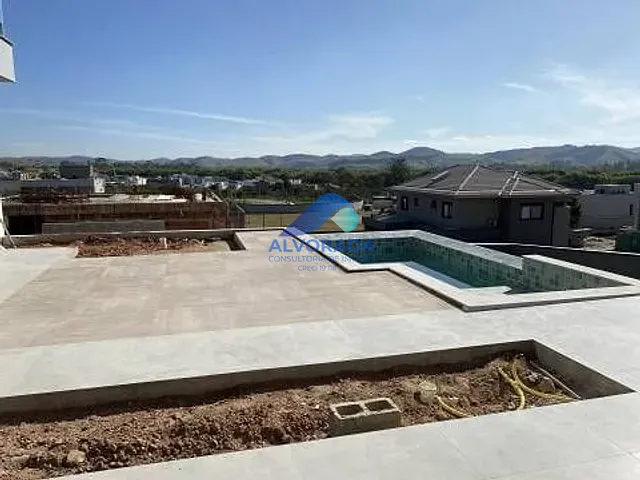 Sobrado com 600m² 4 quartos e 2 banheiros, à venda, no bairro Urbanova em São José dos Campos