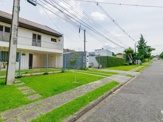 Sobrado com 315m² 3 quartos e 3 banheiros, à venda, no bairro Bom Retiro em Curitiba