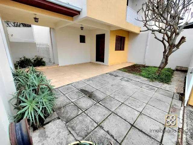 Sobrado 3 quartos e 1 banheiro, para alugar, no bairro Vista Alegre em Curitiba
