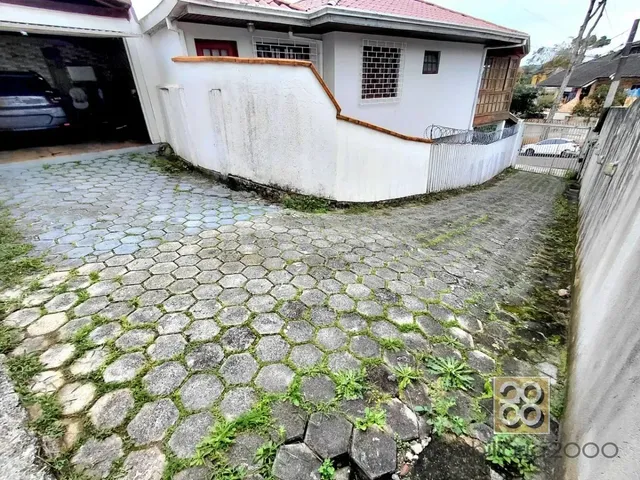 Sobrado 3 quartos e 1 banheiro, para alugar, no bairro Vista Alegre em Curitiba