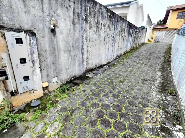Sobrado 3 quartos e 1 banheiro, para alugar, no bairro Vista Alegre em Curitiba