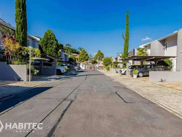 Sobrado 3 quartos e 2 banheiros, para alugar, no bairro Boqueirão em Curitiba