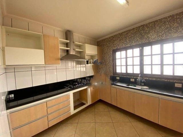 Sobrado com 200m² 3 quartos e 3 banheiros, à venda, no bairro Jardim D Abril em Osasco