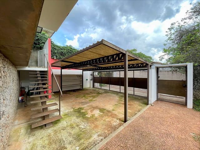 Sobrado com 607m² 3 quartos e 3 banheiros, à venda, no bairro Vila Santo Antônio em Cotia