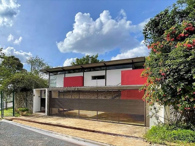Sobrado com 607m² 3 quartos e 3 banheiros, à venda, no bairro Vila Santo Antônio em Cotia