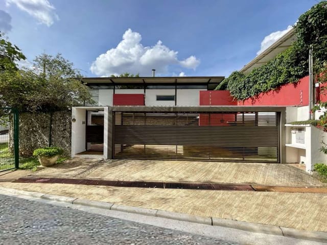 Sobrado com 607m² 3 quartos e 3 banheiros, à venda, no bairro Vila Santo Antônio em Cotia