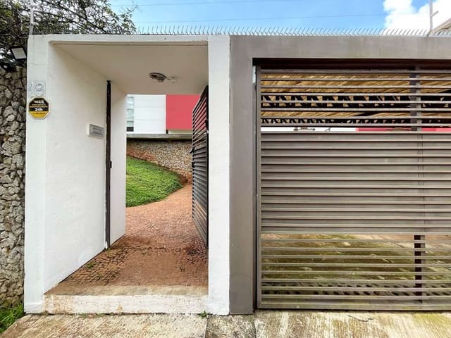 Sobrado com 607m² 3 quartos e 3 banheiros, à venda, no bairro Vila Santo Antônio em Cotia