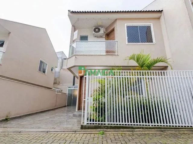 Sobrado 3 quartos e 2 banheiros, para alugar, no bairro Uberaba em Curitiba