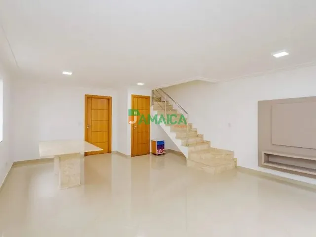 Sobrado 3 quartos e 2 banheiros, para alugar, no bairro Uberaba em Curitiba
