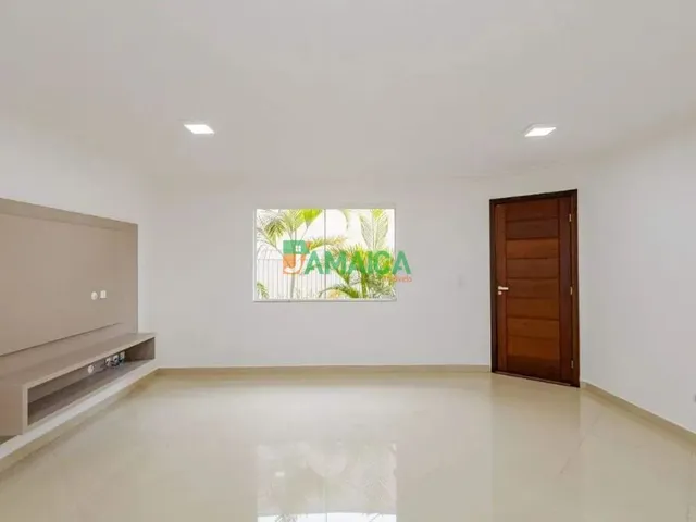 Sobrado 3 quartos e 2 banheiros, para alugar, no bairro Uberaba em Curitiba