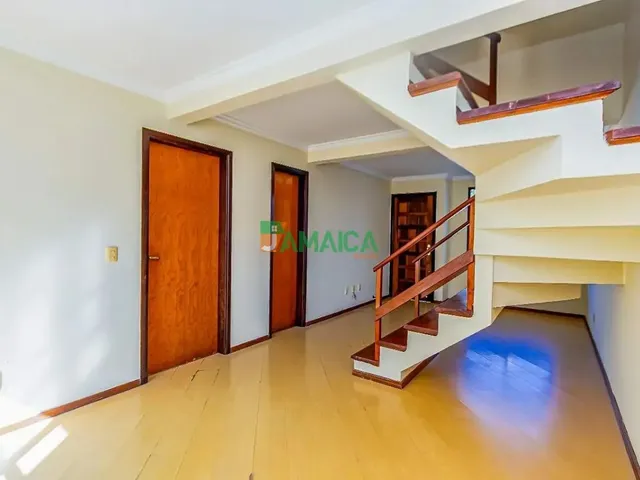 Sobrado 3 quartos e 1 banheiro, para alugar, no bairro Uberaba em Curitiba