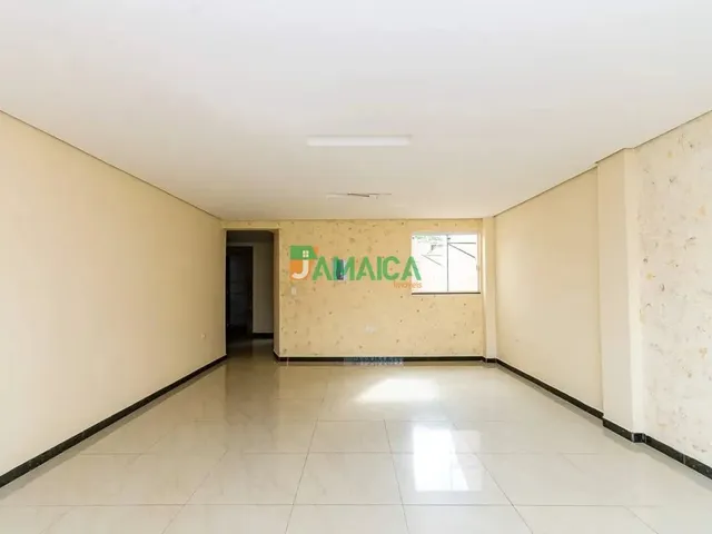 Sobrado 3 quartos e 2 banheiros, à venda, no bairro Uberaba em Curitiba