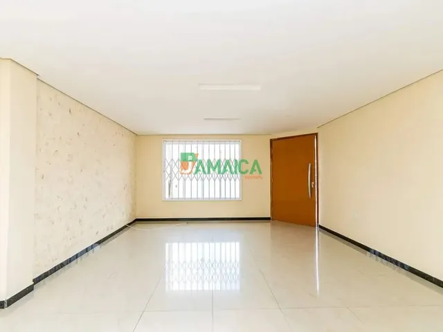 Sobrado 3 quartos e 2 banheiros, à venda, no bairro Uberaba em Curitiba