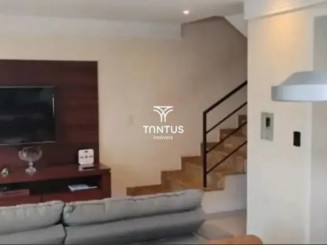Sobrado com 143m² 3 quartos e 2 banheiros, à venda, no bairro São Lourenço em Curitiba
