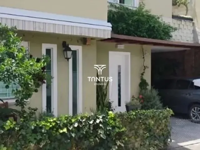 Sobrado com 143m² 3 quartos e 2 banheiros, à venda, no bairro São Lourenço em Curitiba